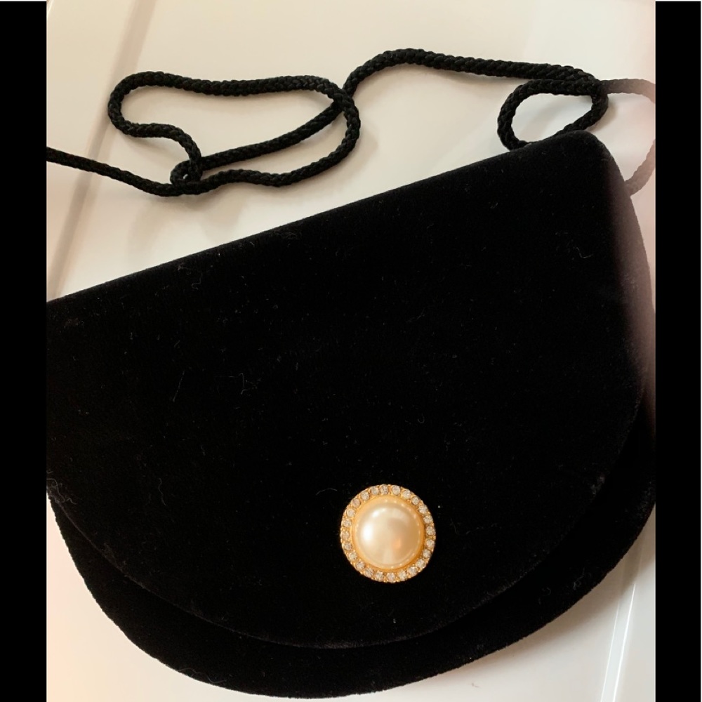 Velvet Clutch - Black w Faux Pearl